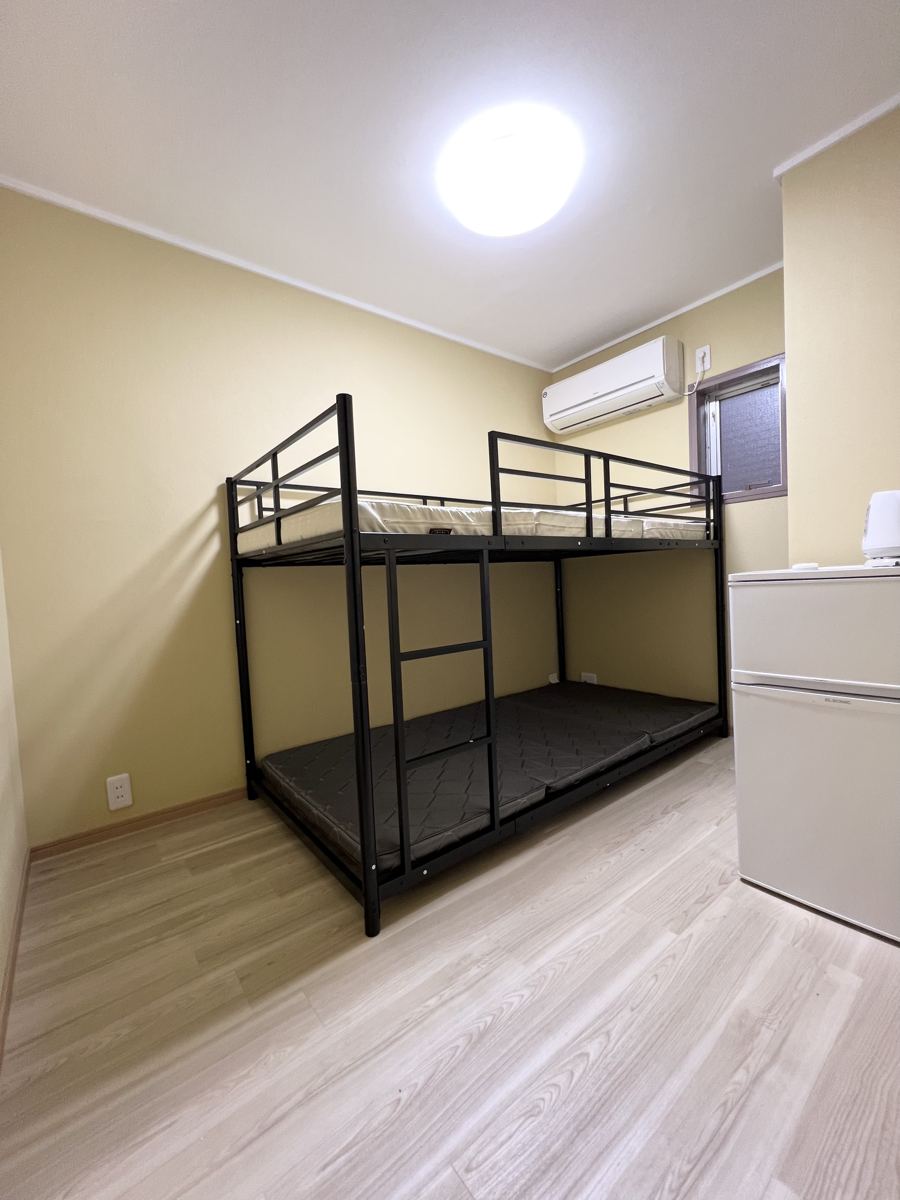 Room 402